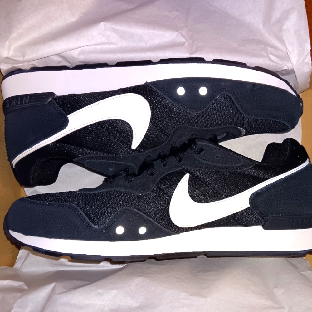 NDS Nike Venture Runner | Black